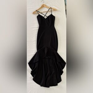 Windsor Women’s Black Well-Refined Crepe Ruffled Midi Dress